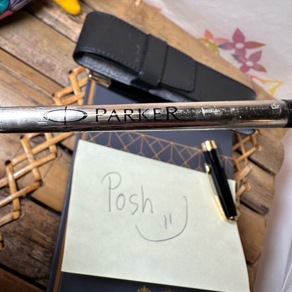 ✍️Parker Pen black and gold with box and case writes in black - Picture 7 of 12